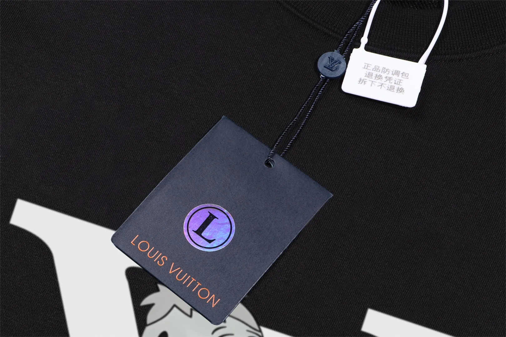 🅿️250 hot style on the shelves🔥❗ 💫〖Louis Vuitton LV〗 Fashionable round neck sweatshirt, casually matched with various styles, it is perfectly handsome😎The whole dress is made of double waistcoats, which makes the whole dress more three-dimensional. Not ordinary factories can do such fine work. The 2025 spring style counters are on sale, exquisite round neck terry sweatshirt, high-end double-strand pure cotton Customized drawstring ribs are dyed in the same vat and are complete with three standards. The chest craftsmanship adopts a simple and elegant pattern on the chest, which is easy to control for any age group! Fit and comfortable! Customized thickened 440g terry sweatshirt fabric, soft and comfortable to the touch, with a three-dimensional shape! 🙌🏻 It’s also very breathable, so it’s a versatile style that can be worn with any outfit! ✔Color: Black White Apricot Size: S M L XL 2XL